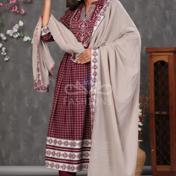 Women dresses - Picture 4 of 5